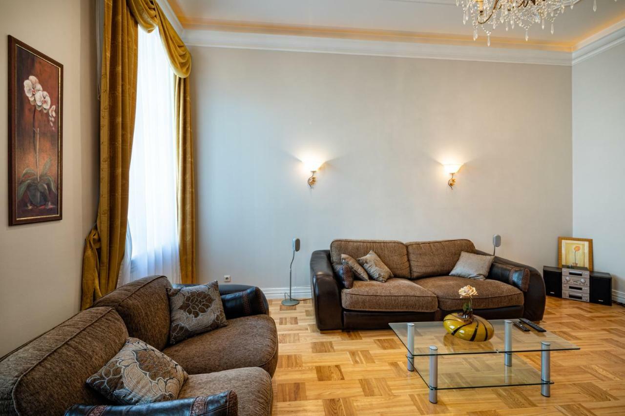 Old 2 Bedroom Vecpilsetas Street Lejlighed